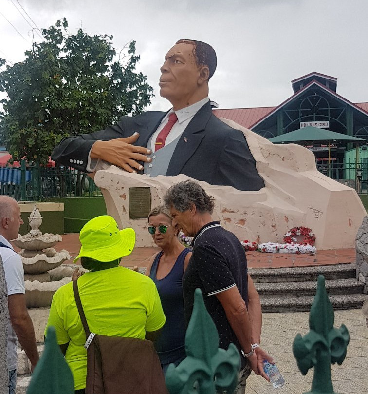V C Bird Monument-圣 约翰必去景点