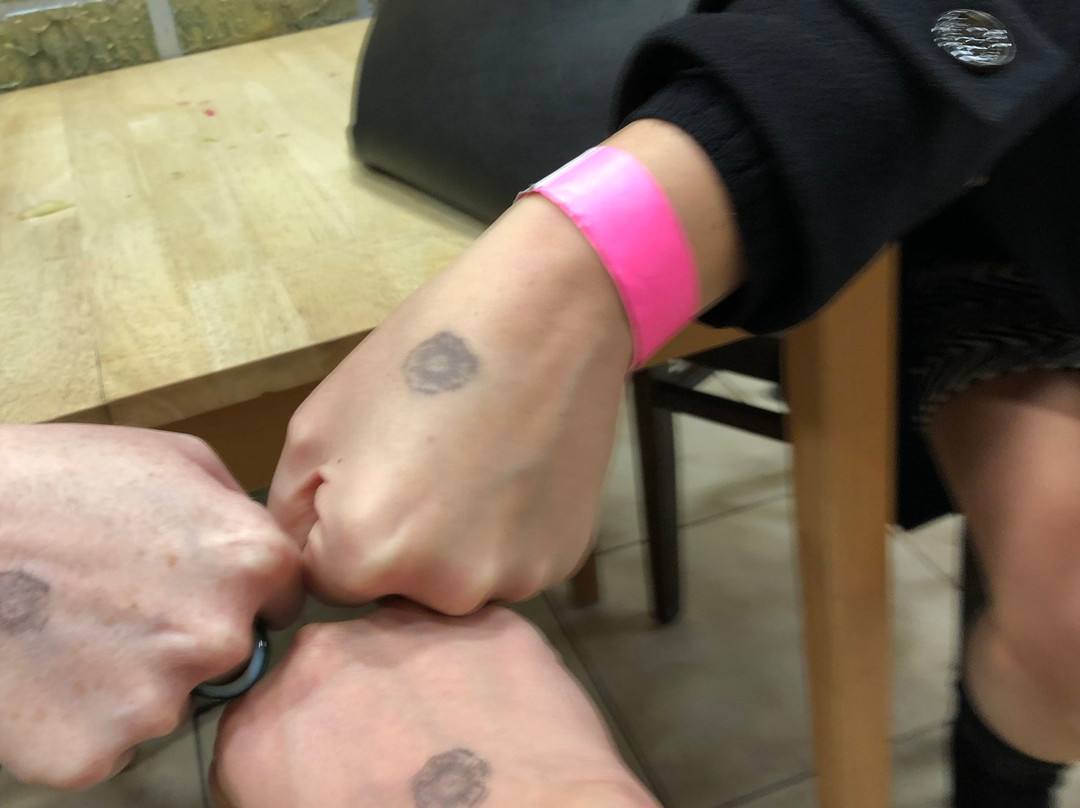 On The Rocks Bar Crawl-布莱顿必去景点