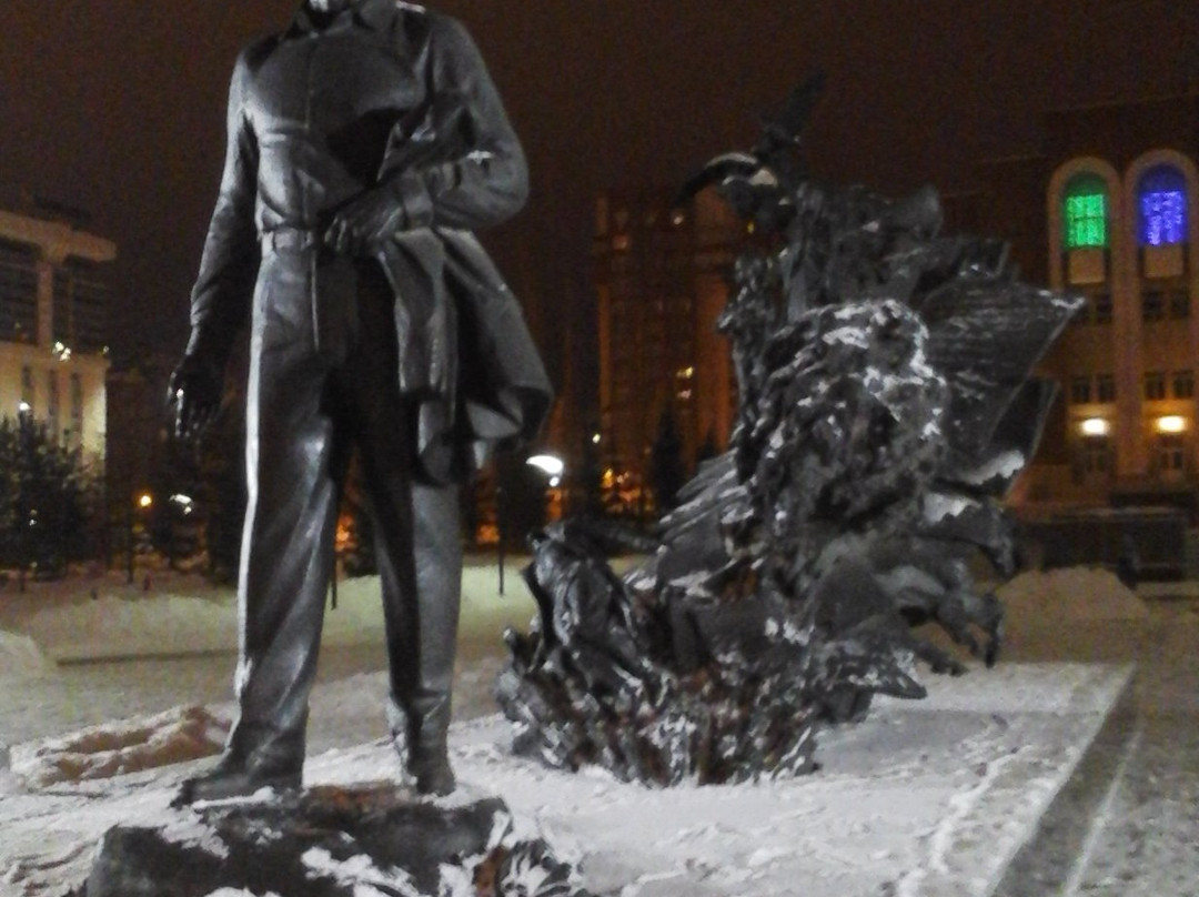 Monument Mustai Karim景点图片