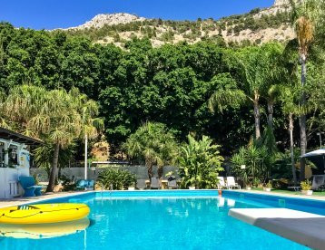 Rooms and Pool Mondello主图