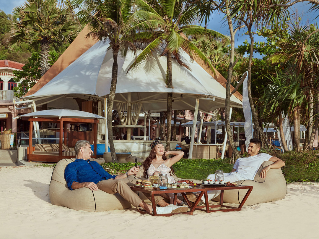 โคสต์บีชคลับและบิสโทร ภูเก็ต