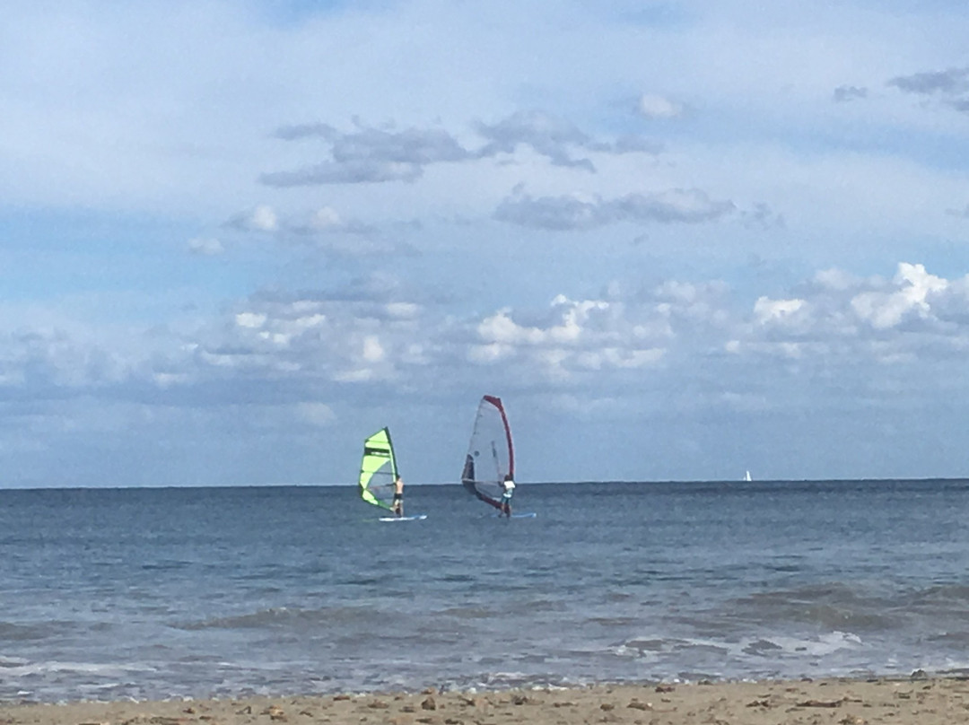 Ascanio Surf School景点图片