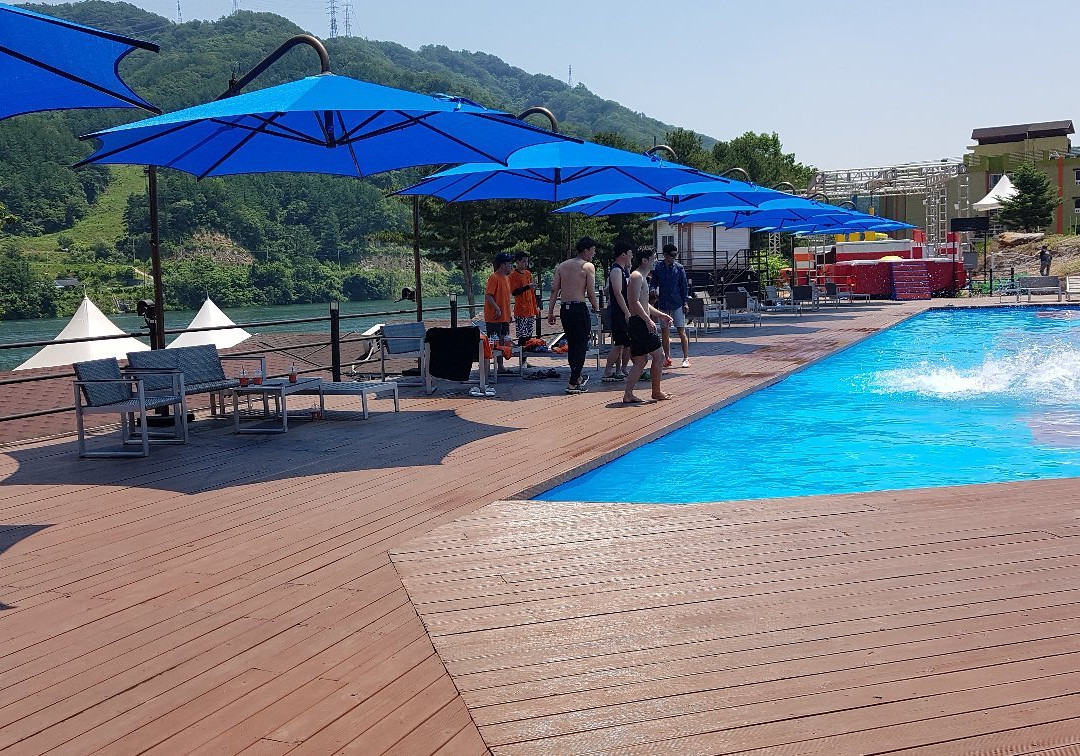 加平郡酒店住宿-Club Redzone