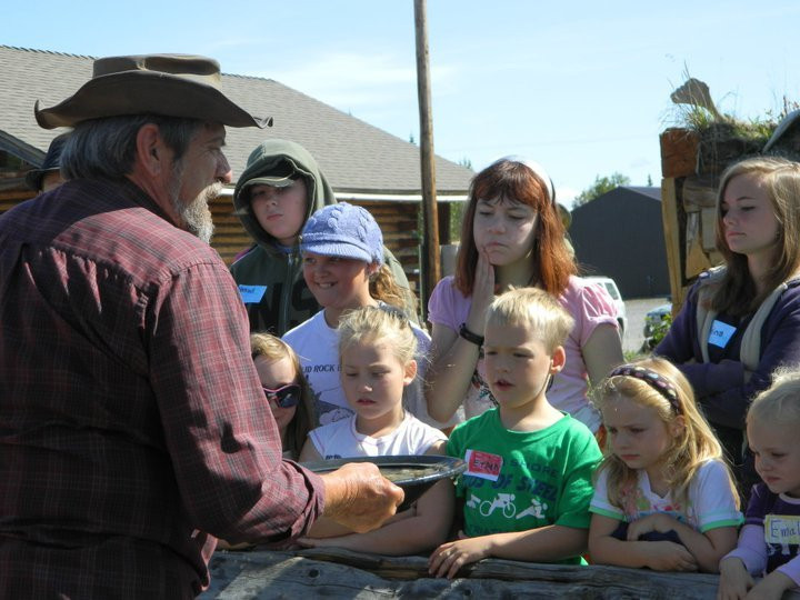 Alaska Gold Panning with Prospector John景点图片