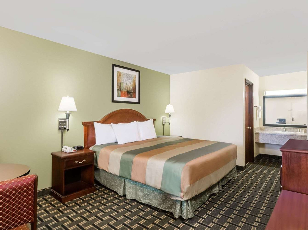 Days Inn by Wyndham Blakely主图