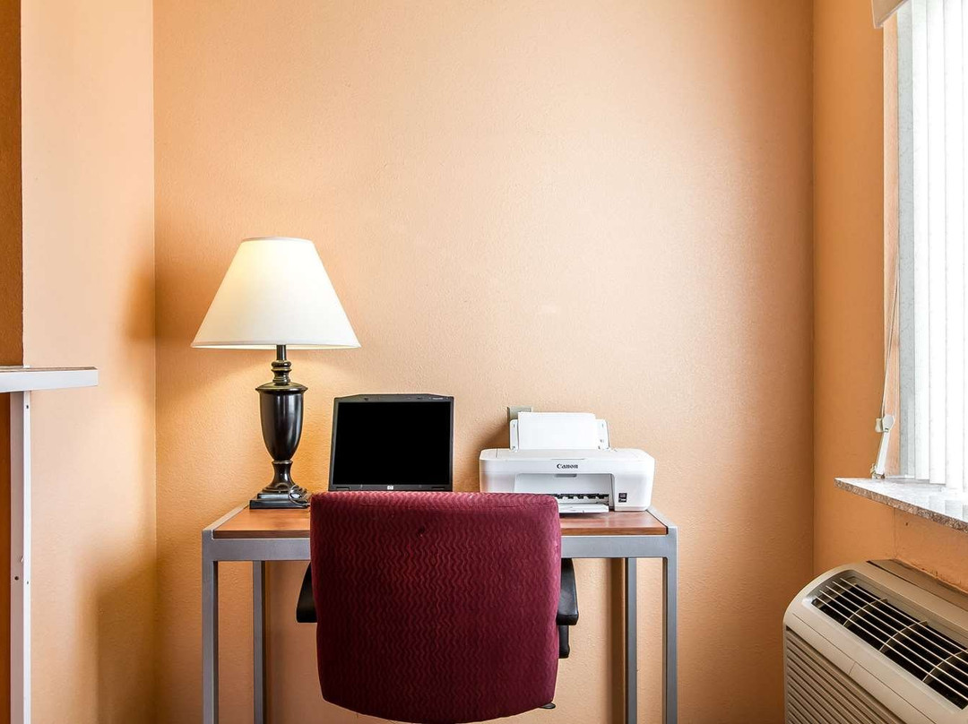 Econo Lodge & Suites主图