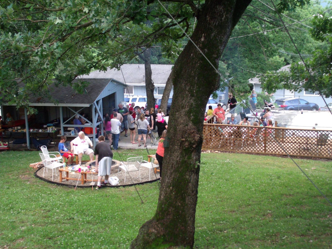 Harper Valley Resort主图