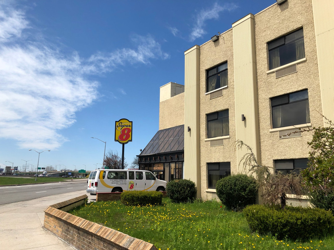 Super 8 by Wyndham Jamaica North Conduit