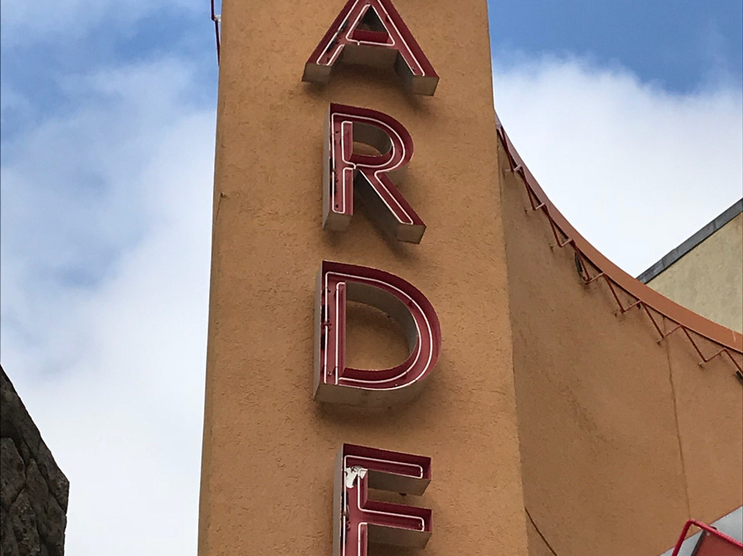 Garde Arts Center景点图片