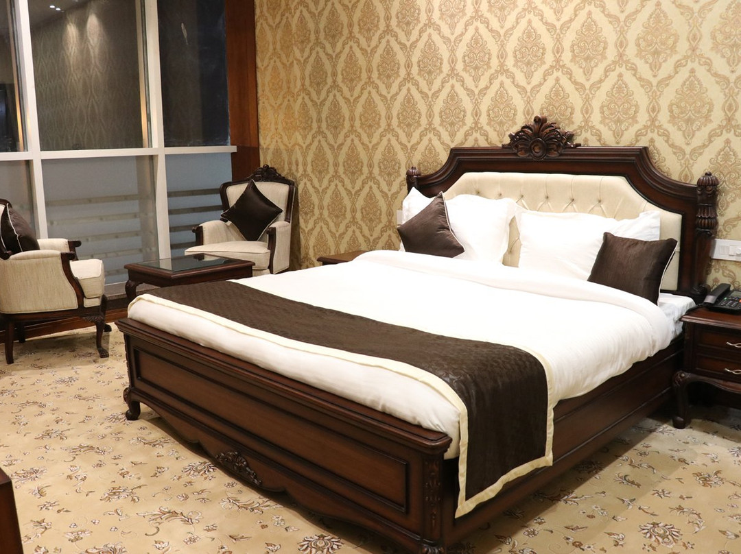 Rampura Phul酒店住宿-Hotel VRC City Heart