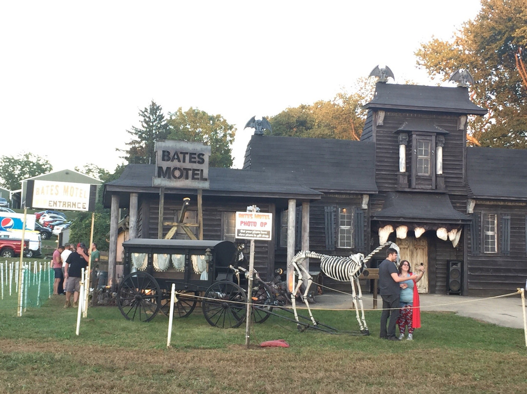 Bates Motel and Haunted Hayride景点图片