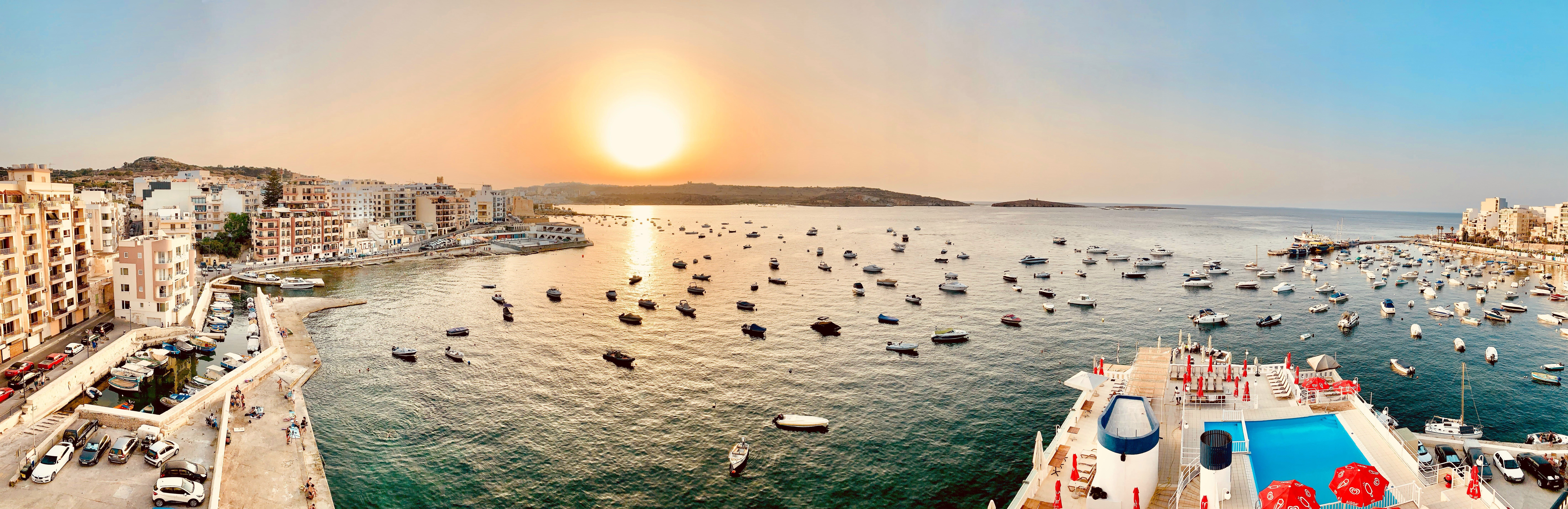 Gillieru Harbour Hotel-泳池
