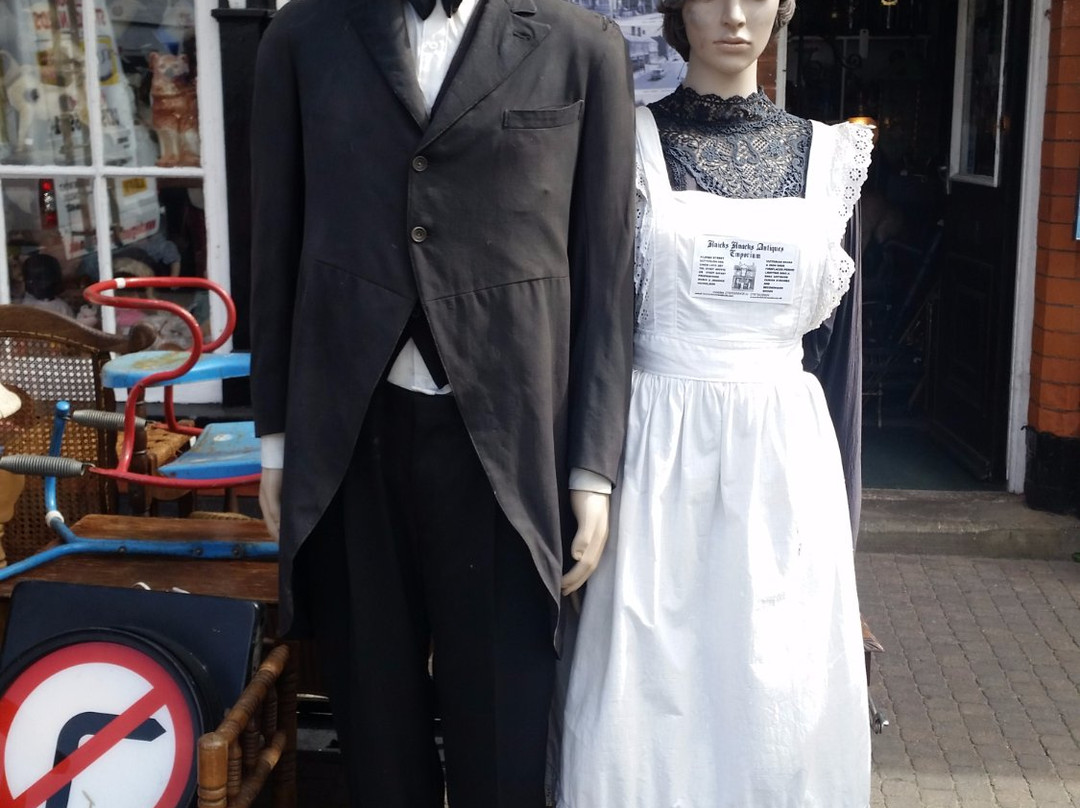 Knicks Knacks Antiques Emporium-Sutton-on-Sea必去景点