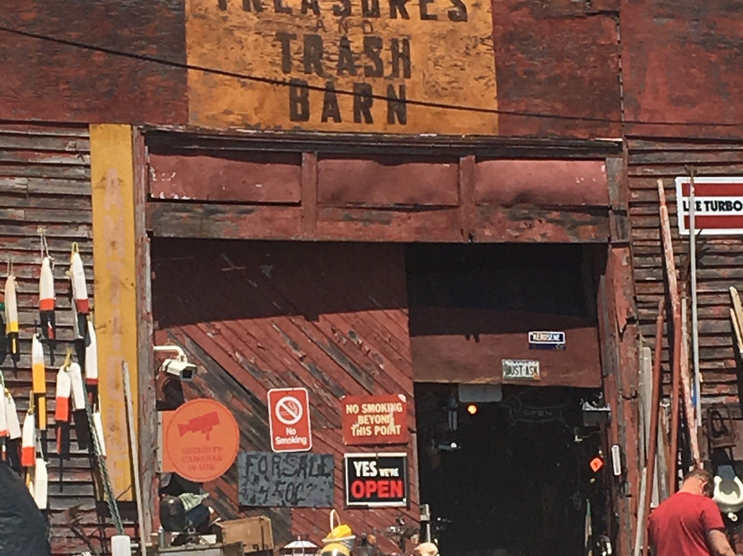 Treasures & Trash Barn景点图片