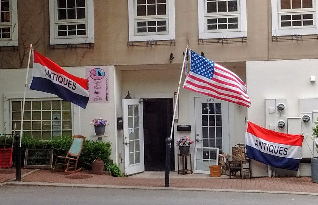 A Cat In The Attic Treasures & Treats Antiques Towne Square-韦恩斯维尔必去景点