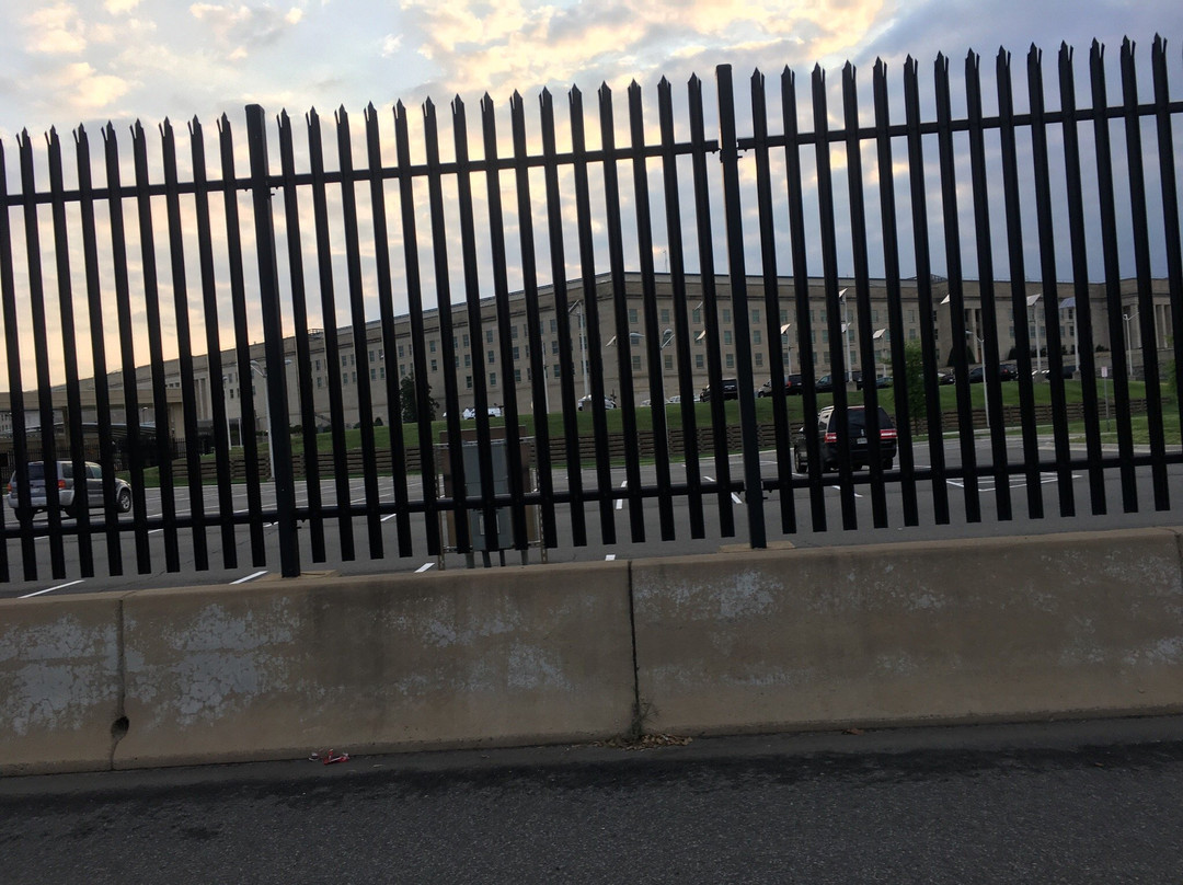 Pentagon Centre-阿灵顿必去景点