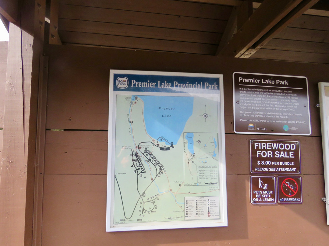 Premier Lake Provincial Park景点图片