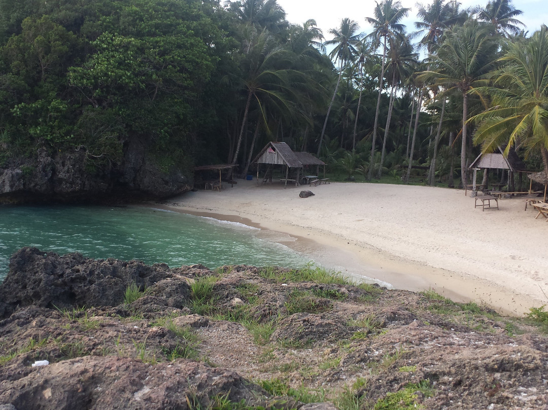 Tatlong Pulo Beach景点图片