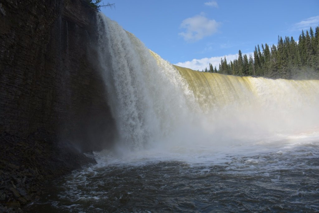 Lady Evelyn Falls Territorial Park-Kakisa必去景点