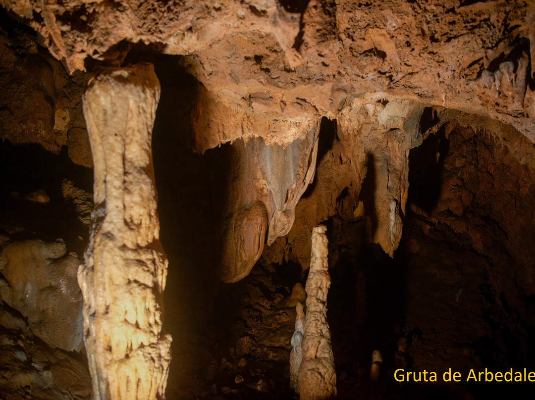 Gruta de Arbedales景点图片