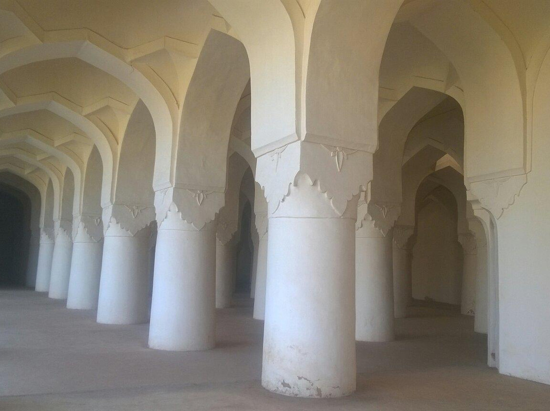 Solah Khamba Mosque景点图片