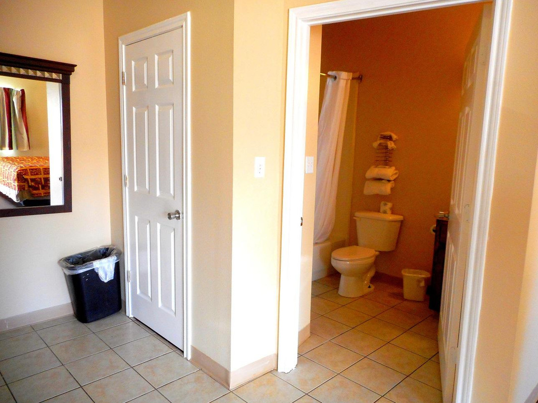 Crossroads Inn & Suites主图