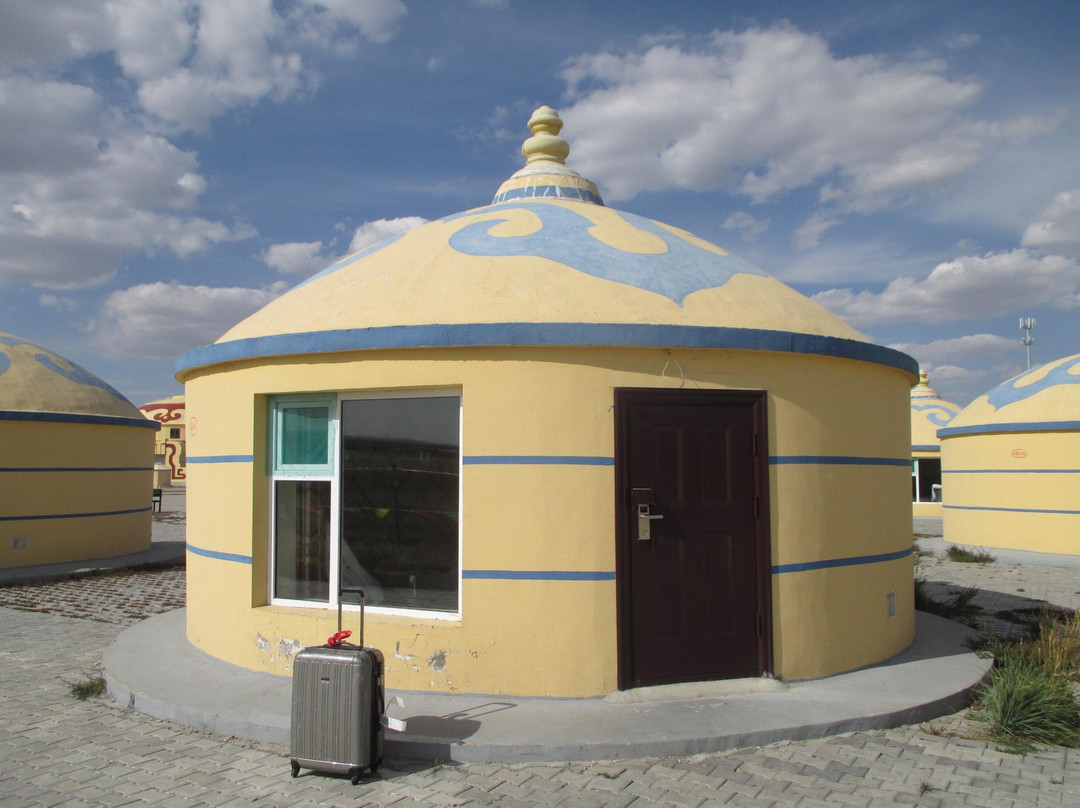 希拉穆仁草原天鹅湖度假村主图