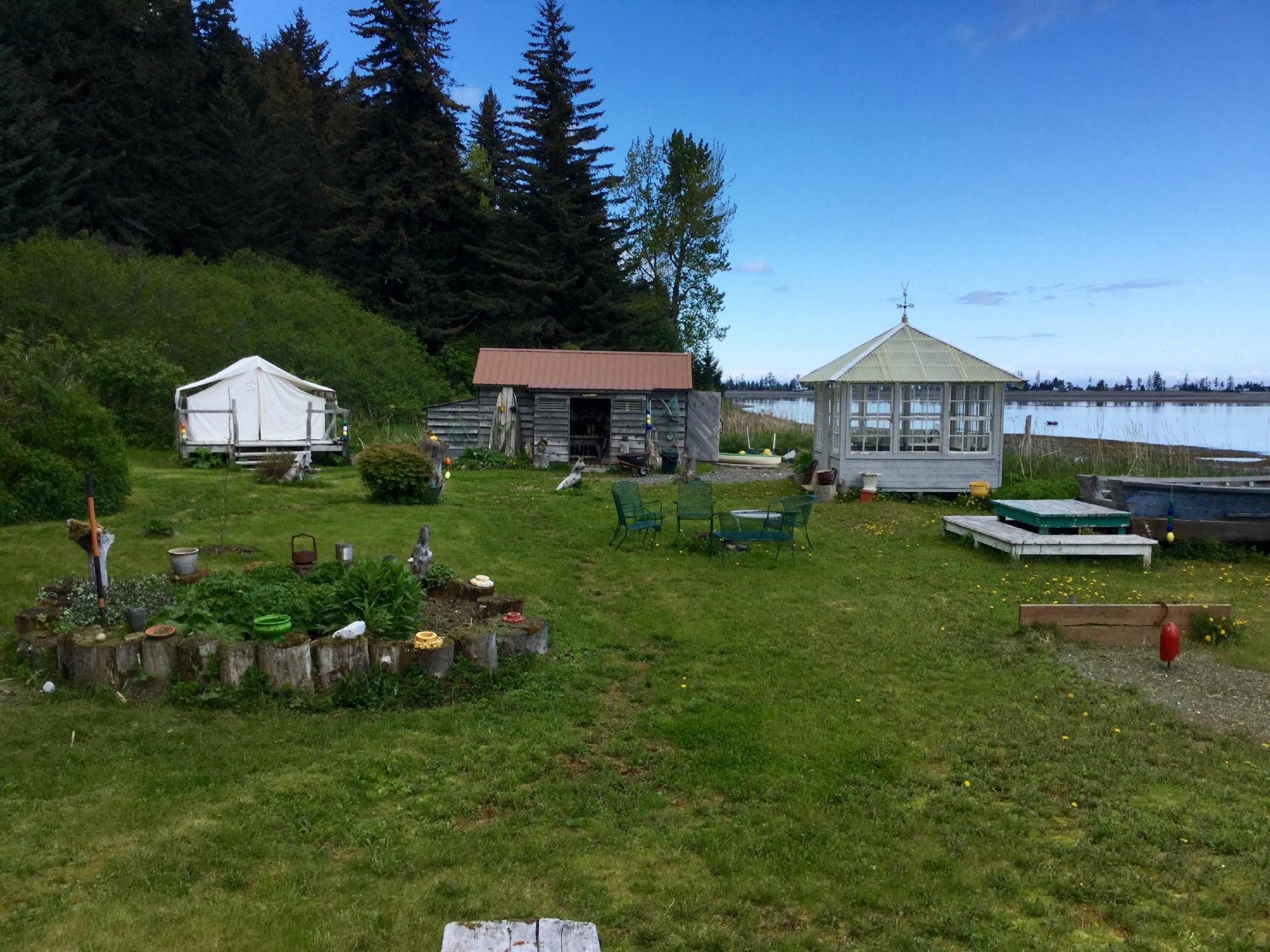 Across the Bay Tent and Breakfast-官方