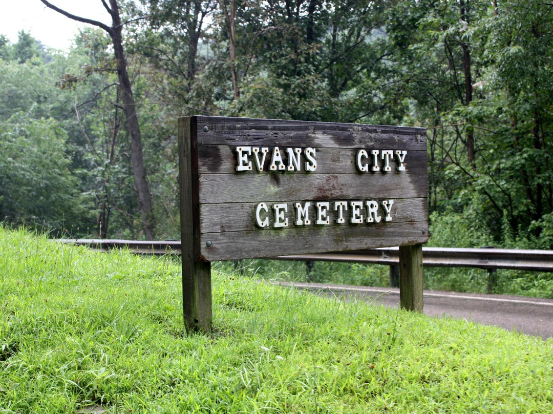 Evans City Cemetery景点图片