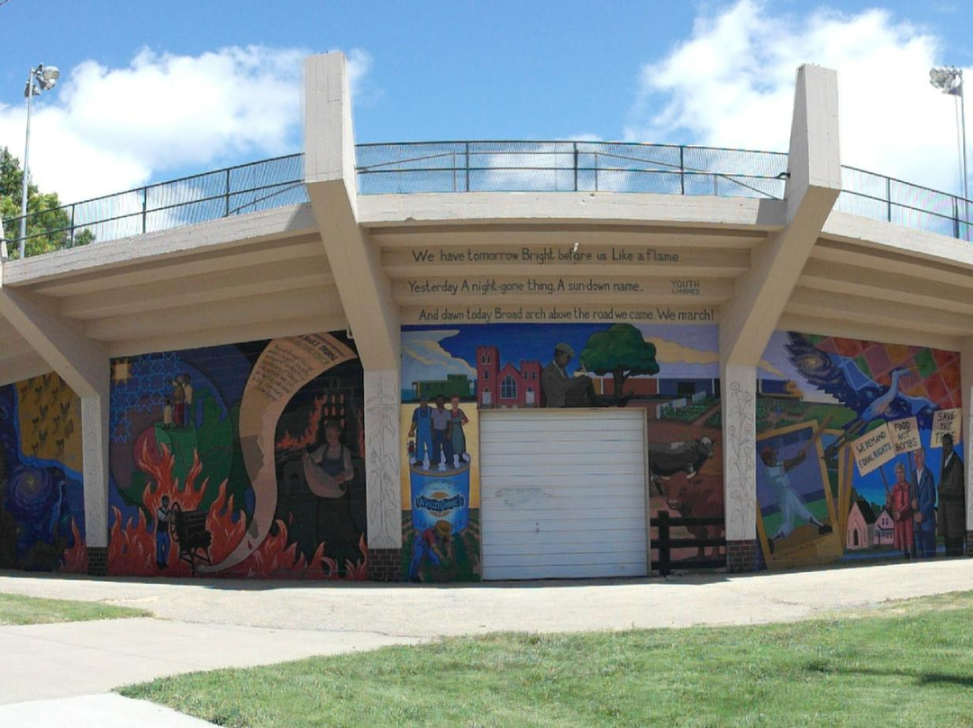 Hobbs Park Memorial-劳伦斯必去景点