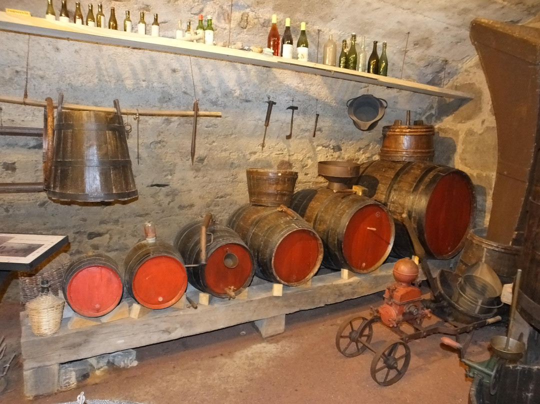 Musee Du Donjon De La Toque-Huriel必去景点