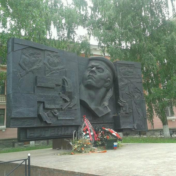 Nikonov Memorial景点图片
