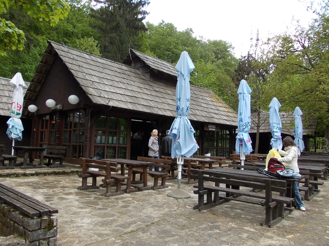 The Lower Lakes-十六湖国家公园必去景点
