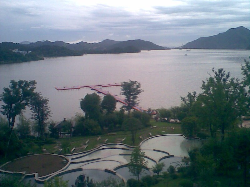 临安中都青山湖畔大酒店主图