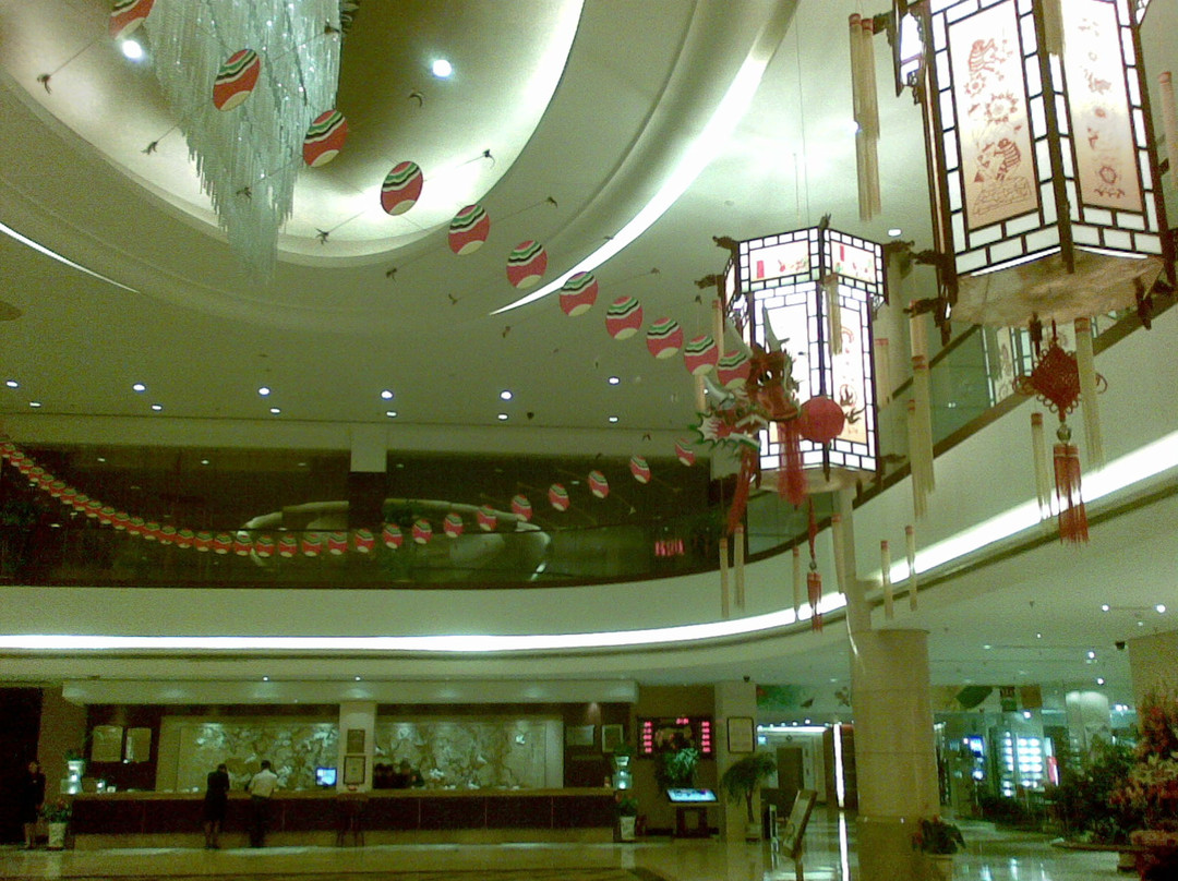 鸢飞大酒店主图