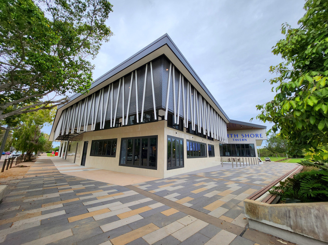 Balgal Beach餐馆和美食-North Shore Tavern, Burdell Townsville