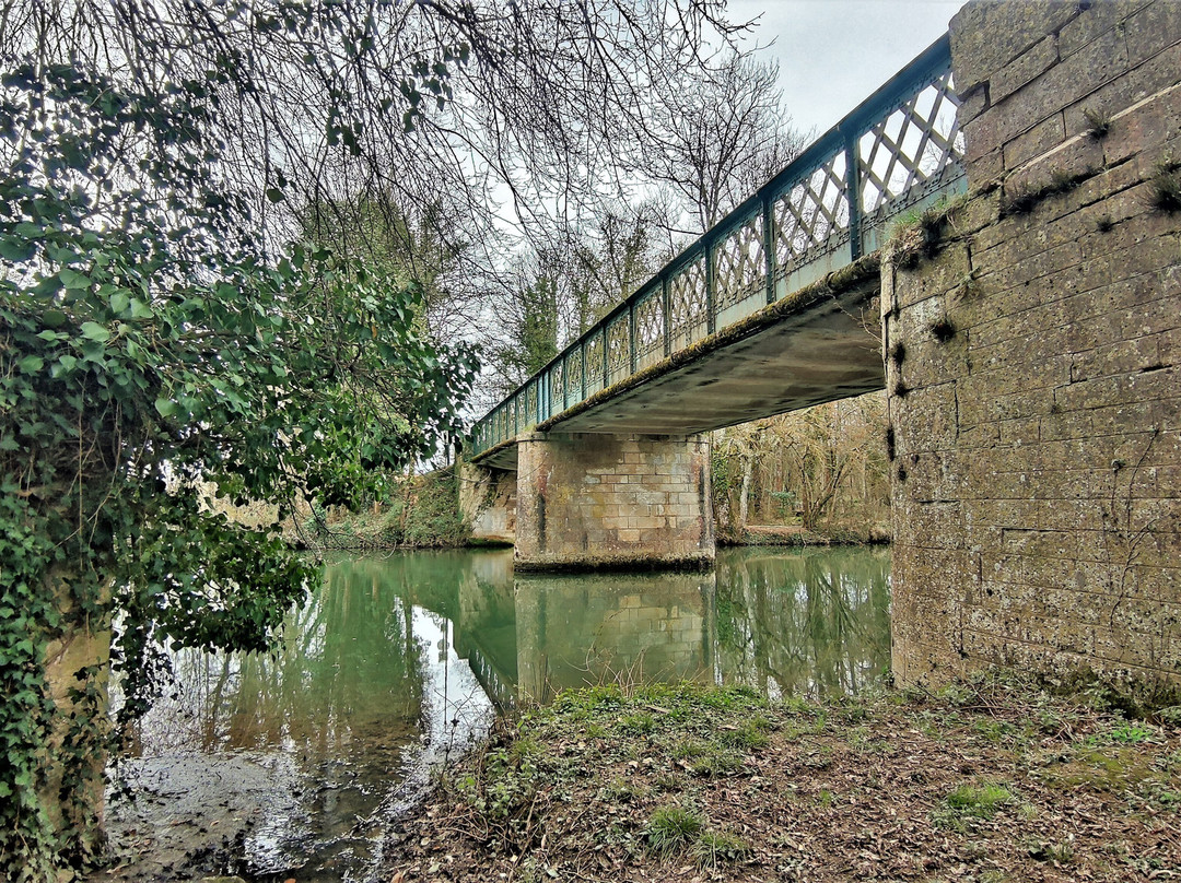 Pont de Savigné-Savigne必去景点