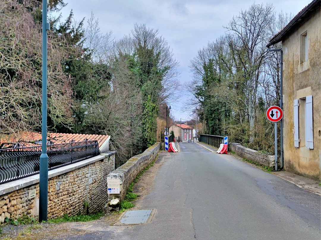 Pont de Savigné-Savigne必去景点