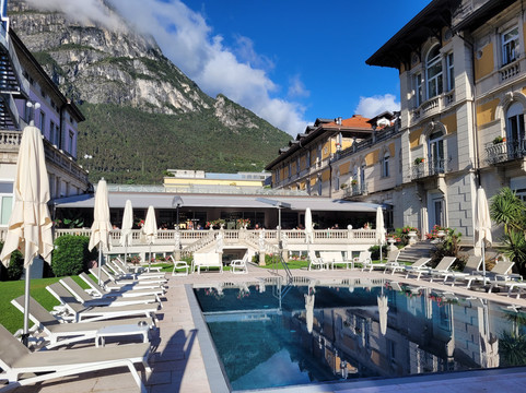 自由大酒店主图