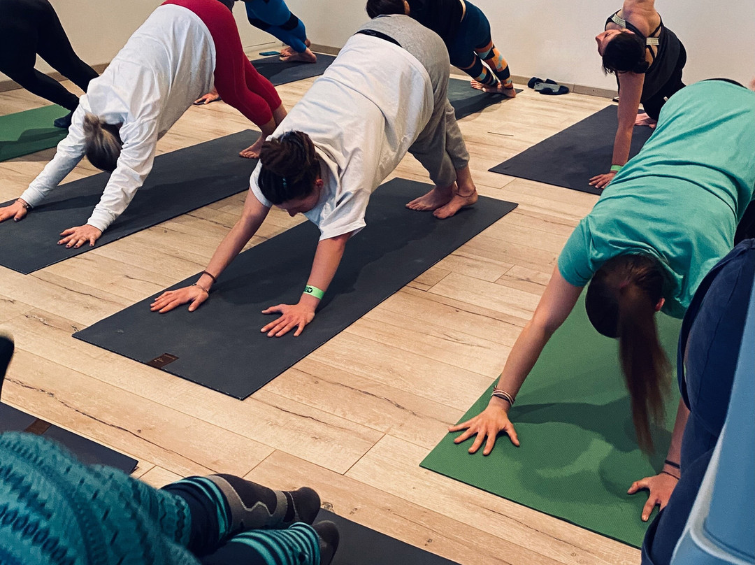 Inspire Yoga Massage Fitness景点图片