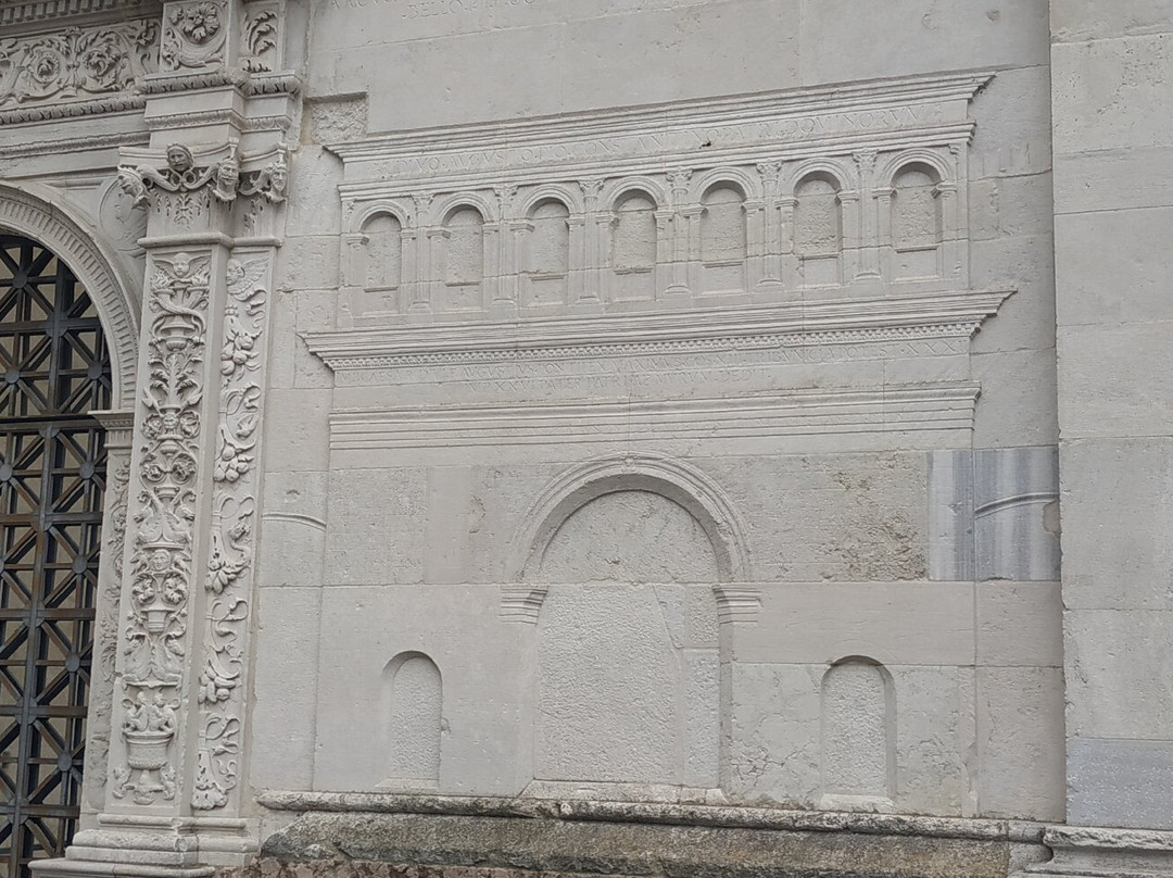Arco di Augusto景点图片