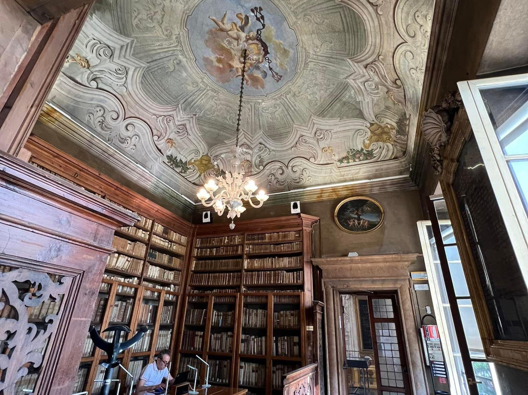 Biblioteca Queriniana e il Palazzo vescovile-布雷西亚必去景点