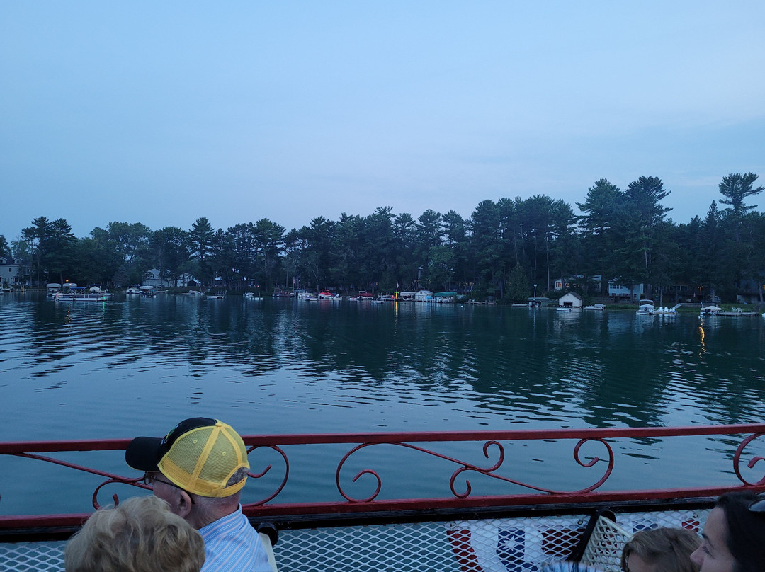 Clear Water Harbor Boat Cruises景点图片