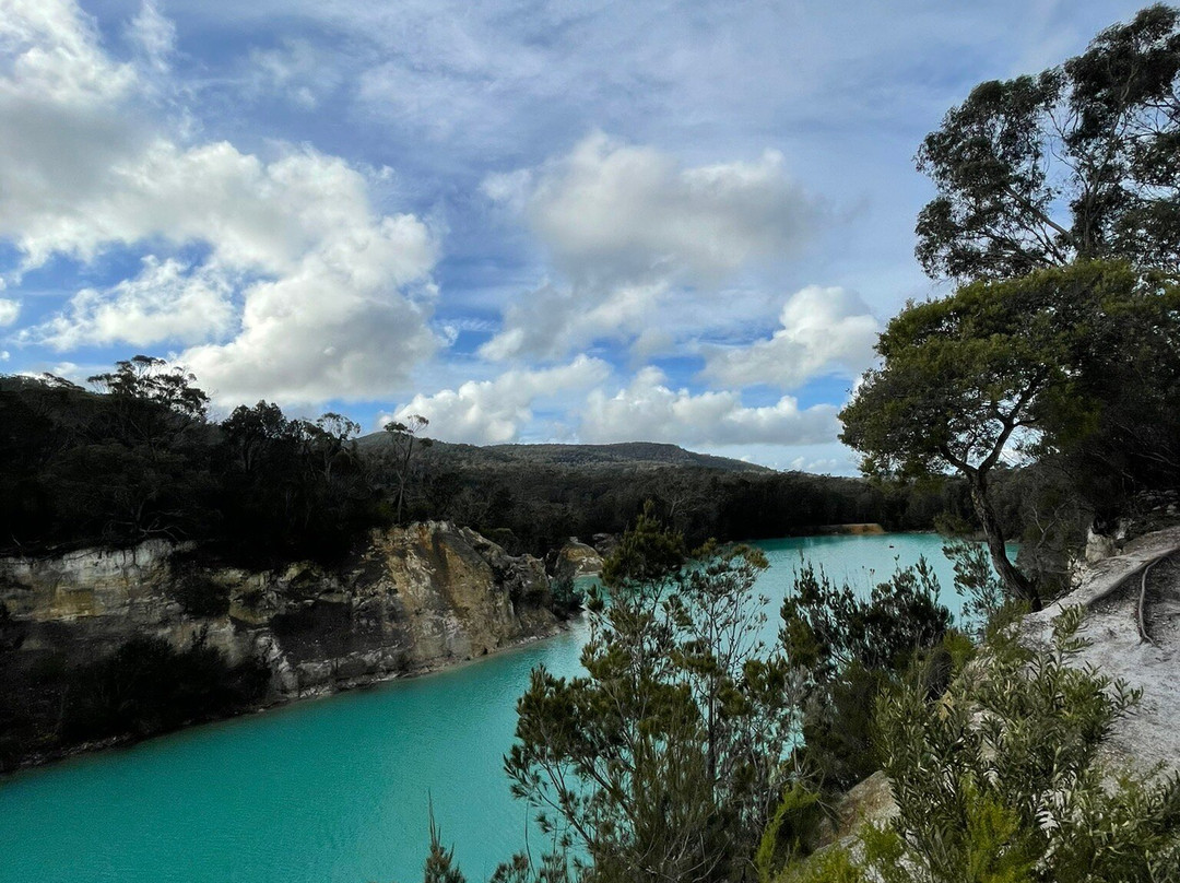 Little Blue Lake景点图片