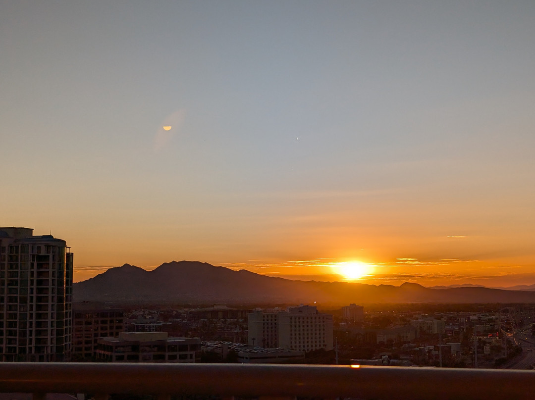 铂金酒店和水疗中心主图