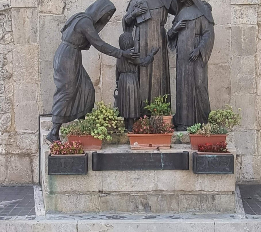 Chiesa di Santa Chiara-菲乌吉必去景点