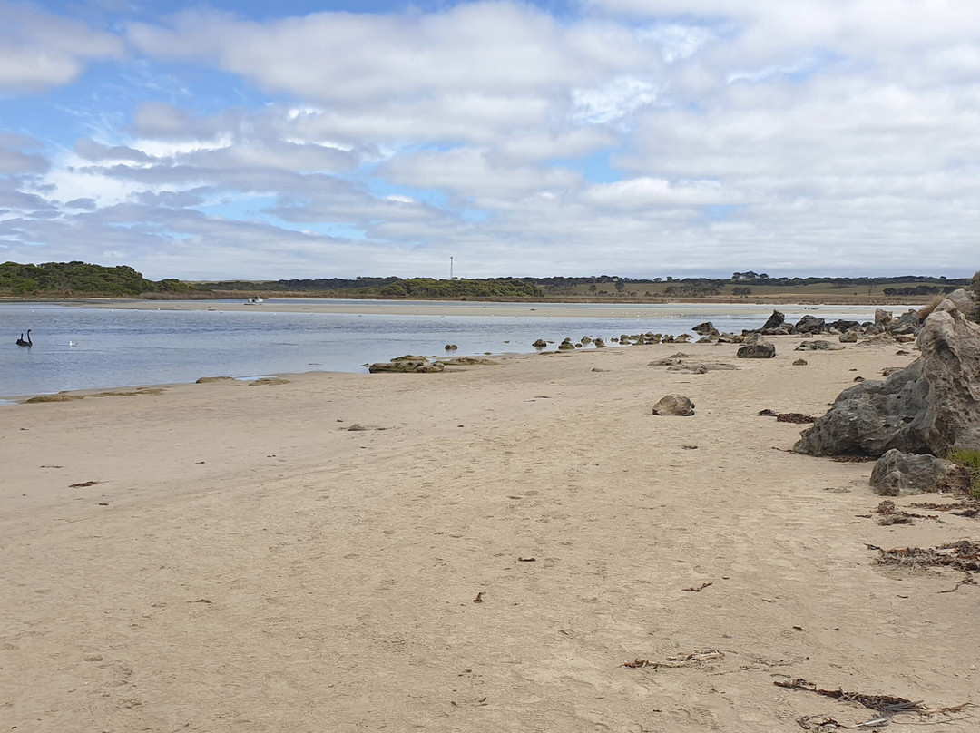 Estuary Beach景点图片