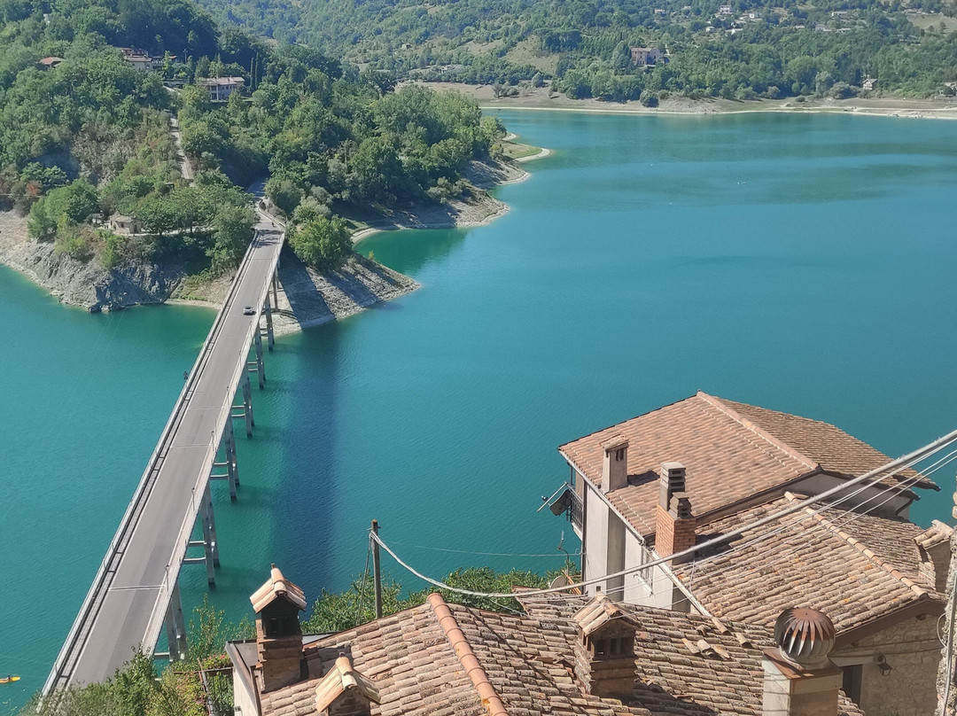 Castel Di Tora景点图片