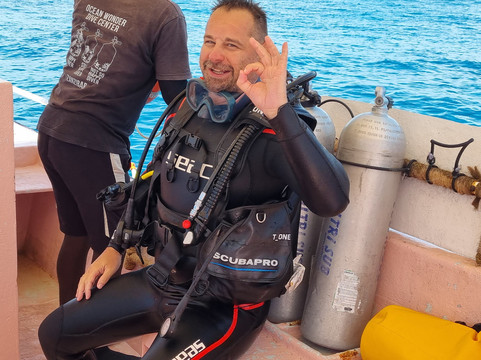 Ocean Wonder Dive Center-江比阿尼必去景点