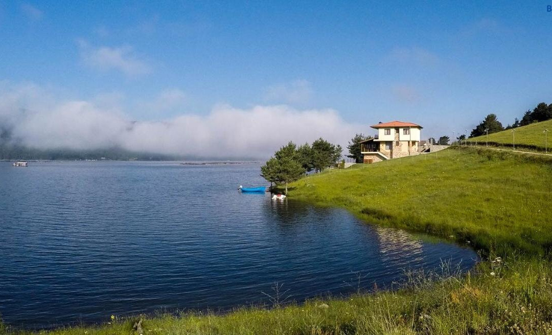 Divna Forest & Lake House